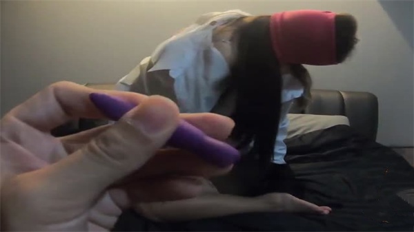 猛男性福日记：嫩妹母狗群P淫乱狂欢盛宴