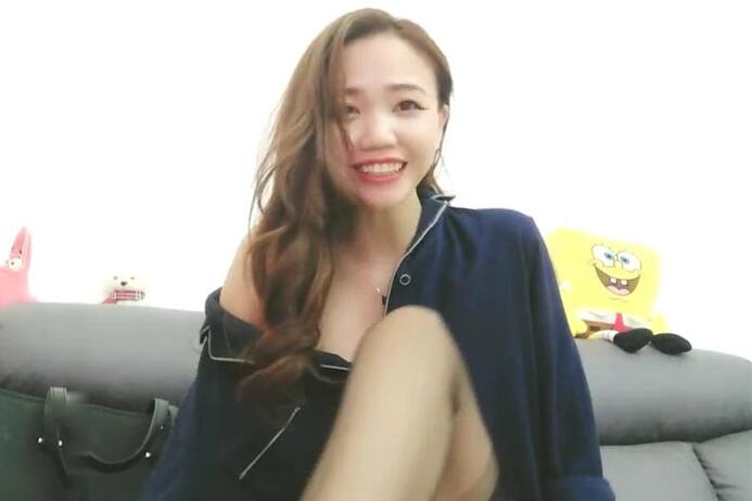 丝袜控舔足性感黑丝高跟鞋跳蛋塞逼隔丝袜自摸非常诱人