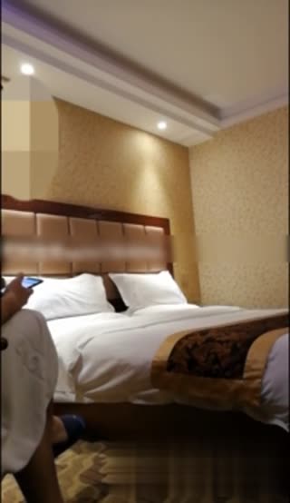 听说是援交红牌!那当然要约来试看看!!果然用各种体位狂操都OK啦~有颜值有经验~