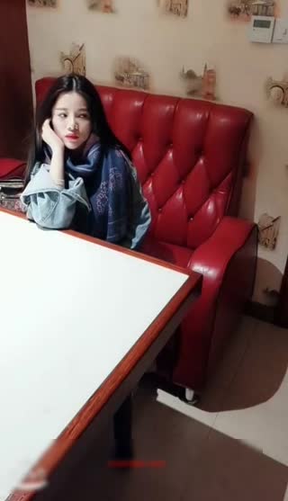 -guochan-时尚大胸气质美女酒店包厢点餐时色诱新来的帅哥服务员,2人在餐坐上激情啪啪,速战速决!国语对白!