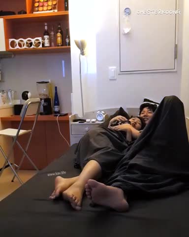 高端泄密流出火爆全网泡良达人金先生 约炮傲人美乳补习社英语教员到家里看怀旧大片一边做爱让她口爆吞精