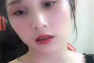 新来的小可爱皮肤白皙露脸大秀玩个很开房逼毛都刮干净了道具抽插骚逼