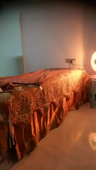 老哥大保健苗条少妇TP啪啪按摩了几下口交上位骑乘按摩床上大力猛操非常诱人