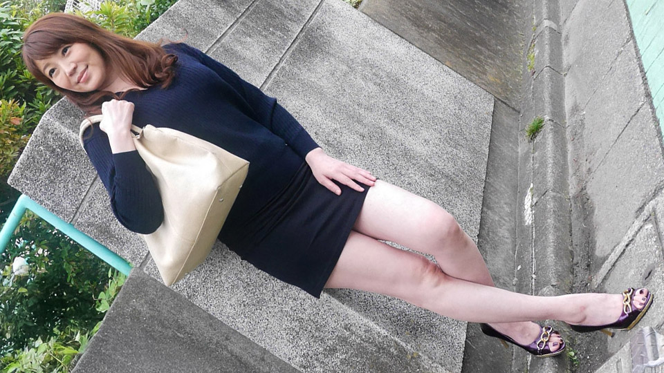 Pacopacomama 060525_100 极品美熟女！短裙黑丝美腿诱惑，街头搭讪成功，直接拉到旅馆爆操，内射两发灌满骚穴！