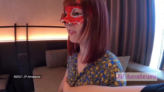 日本美丽的业余米尔夫与美好的胸部采访