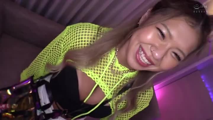 SUKE-140【太いのが好きすぎる黒ギャル】私服から既に露出MAXなフェラチオ魔神るみなちゃん用意されたデカチンに大興奮お酒もチ●コも止まらないw日焼け跡がセ