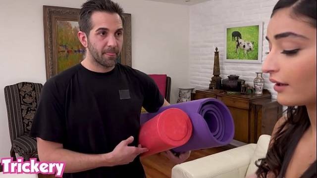 诡计——艾米莉·威利斯在男友面前骑鸡巴