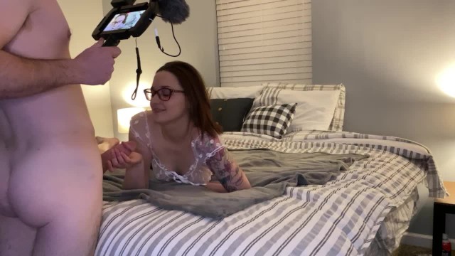 拍摄热老婆吮吸大鸡巴（BTS视频）