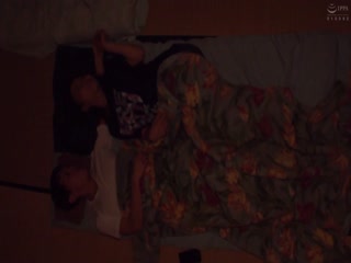 業餘家庭主婦在正常情況下進行 1 晚站立