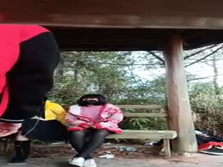 [国产野战直播]野外凉亭壮士轮操三女大哥牛逼