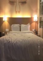 白衣短发妹子，舔弄翘起屁股口交69姿势互舔猛操