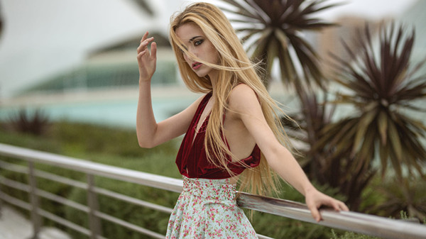 斑点裙美女前来我的花园求精