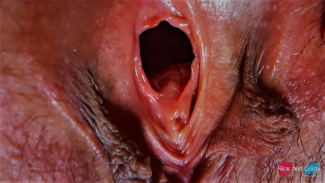 详细研究女性生殖器官，非常近距离！