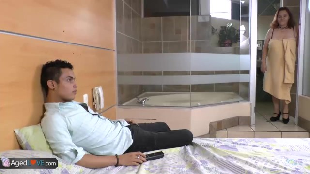 老爱BBW拉丁奶奶和男孩做爱