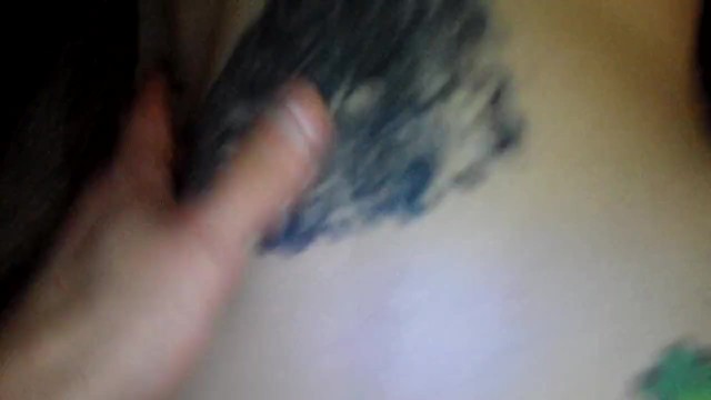 吮吸迪克，骑着我的屁股