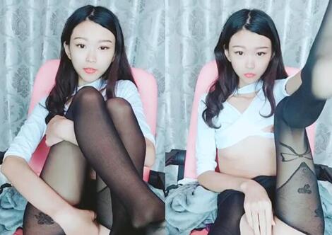 瓜子脸长腿美少女小菲菲馒头逼自慰大秀