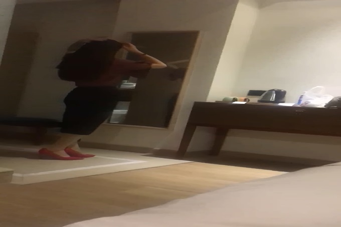 guochan91-tosskuang-午夜时分陌陌约的重庆嫩女 很主动 各种姿势操她太刺激了 女孩真是太能叫了。