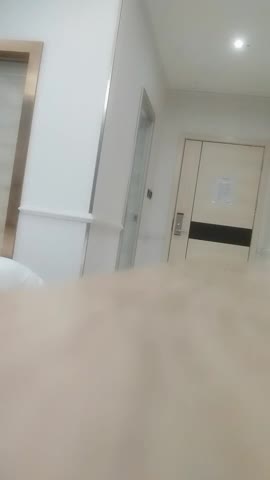 【激情的小杨探花】，小伙是个颜值控，来了两个美女才满意，神似童谣，极品魔鬼身材，高价 new