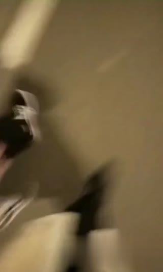 骚气逼人的主播糖糖~大冷天户外勾搭小处男一起开房啪啪~