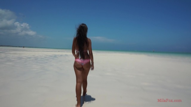 在海滩上公开肛交！米拉·福克斯