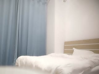 C罩杯 20岁年轻小美女 蜂腰翘臀 粉嫩鲍鱼水多 大叔扛起美腿卖力插插插 精彩佳作