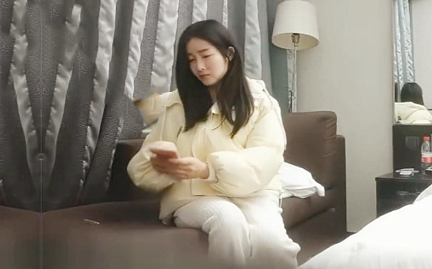 约操豪乳丰臀极品骚货大屌太猛小妹操尿急了