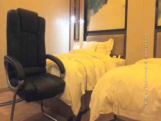 《文轩探花》网约漂亮小姐姐，长相甜美胸大腿又长操起来特别爽～