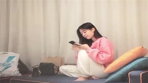 大屌哥网约两个清纯外围嫩妹，激情双飞极致狂欢