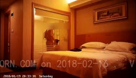 爆操美空大奶人妻射胸上