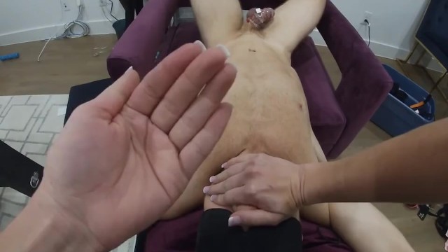 BDSM操场——被绑在身上的奴隶被保姆闷死，在贞操中进进出出