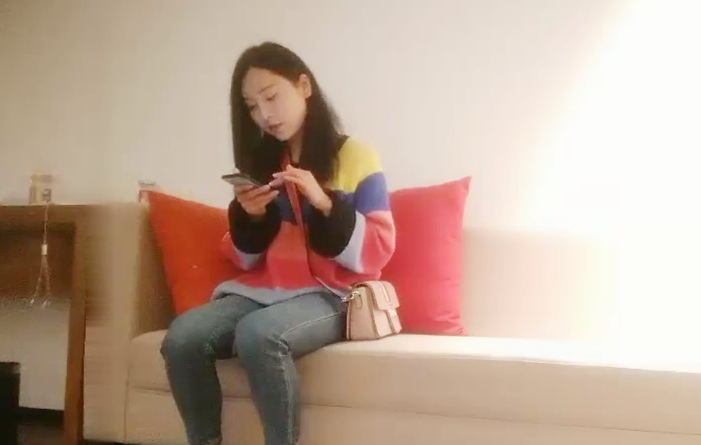 老哥干不动了叫了个大屌肌肉男代班约草大奶妹