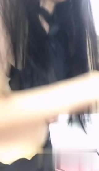 黑长直主播淫荡掰穴：“哥哥，谢谢你的小礼物，现在换我送你们大礼物了.”