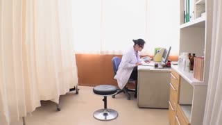 與青梅竹馬高傲辣妹偶然在保健室鄰床、翹課一日幹到精子都要乾了！ 松本一香 BLK-459