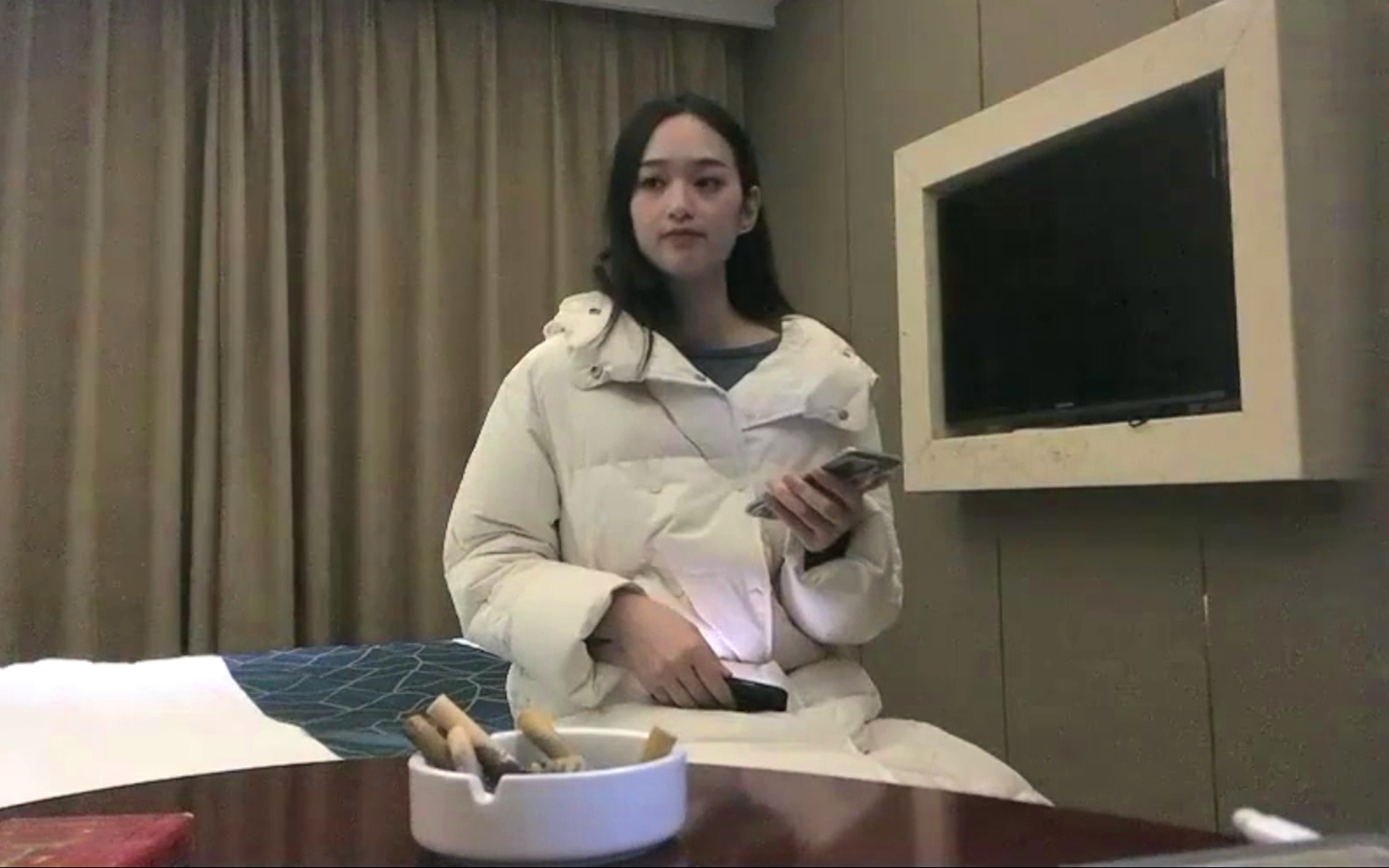 白色外套苗条身材妹子啪啪翘起屁股后入猛操