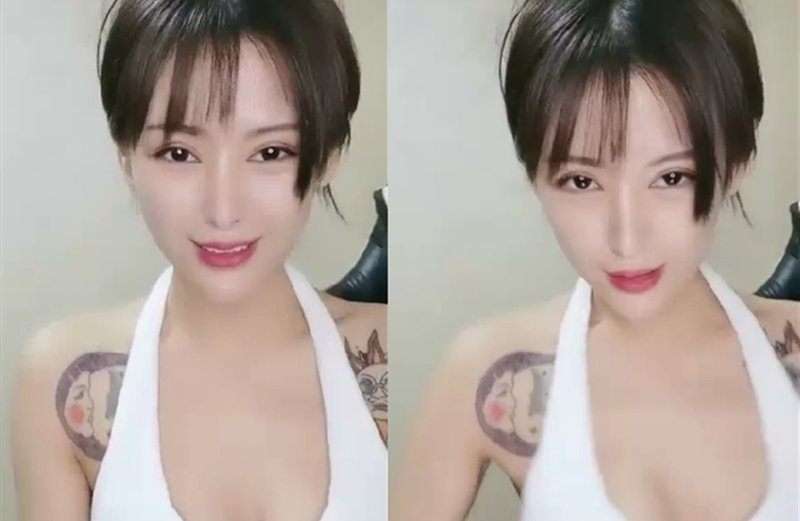 短发酷酷长舌头纹身妹子道具自慰诱惑椅子上开腿掰穴玻璃棒抽插微毛粉逼特写非常诱人