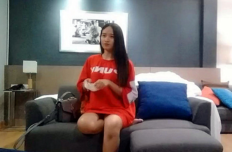 眼镜哥在泰国真逍遥逛街旅游酒店约妹子颜值高大长腿沙发上开干温柔风情外围的质量亲民的价格