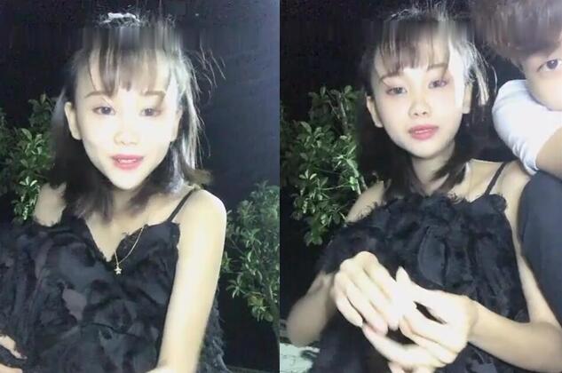 娇小身材萌妹子深夜户外露出车震啪啪跳蛋塞逼被炮友抱起来尿尿车上口交骑乘后入猛操