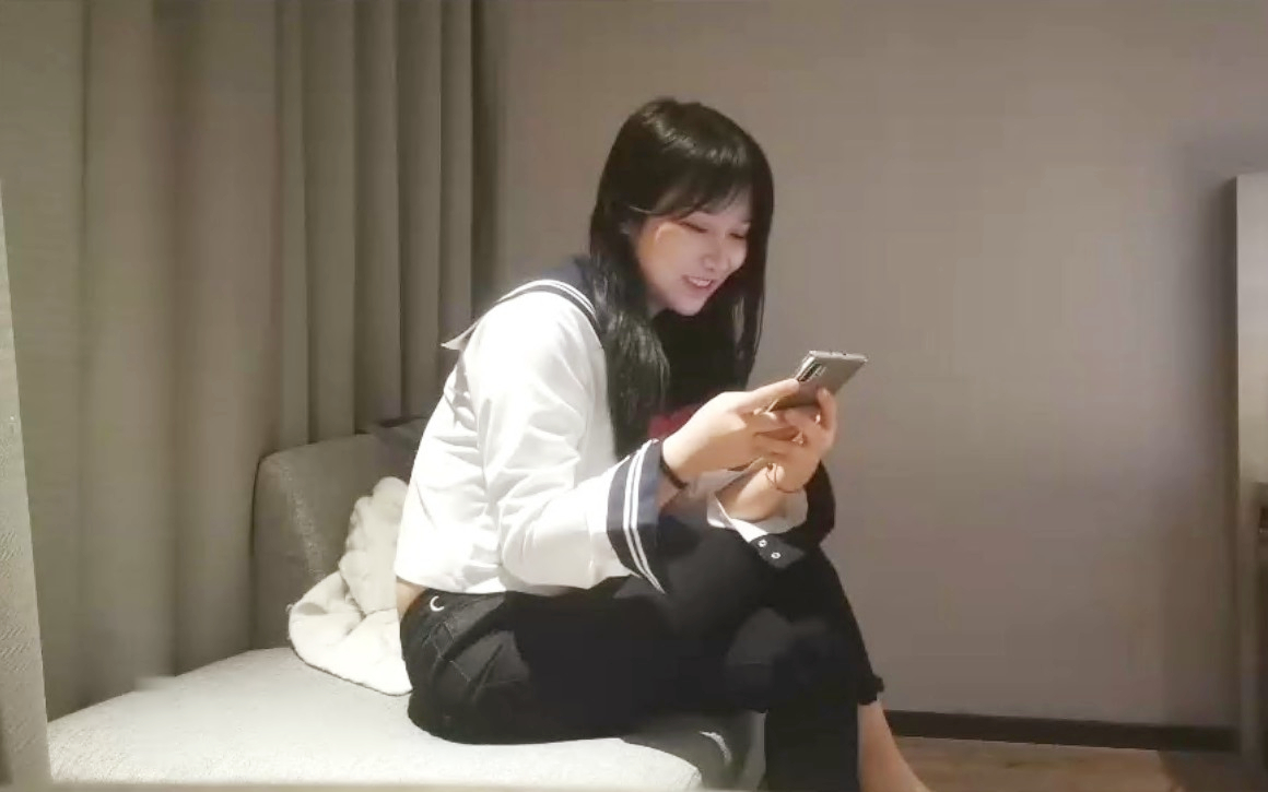 再约昨晚甜美妹子返场情趣装黑丝啪啪舔逼调情翘屁股后入