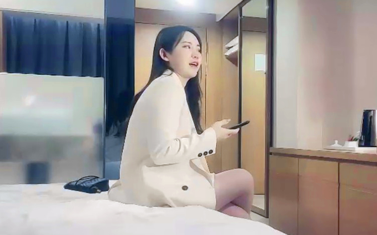 甜美西装外围妹撕开肉丝隔着内裤摸逼调情舔逼特写69后入猛操颜射