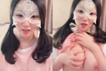 顔值不錯粉嫩雙馬尾妹子自慰秀 撩起衣服自摸奶子跳蛋震動逼逼道具抽插 很是誘惑喜歡不要錯過