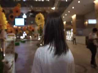 FC2PPV-3040973 初撮影！【無修正】個數限定！天真爛漫で美意識が高い美人で美尻の巨乳美容部員