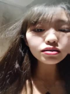 网吧卫生间偷操打炮披肩发美女雪儿粉约屌丝男粉深喉跪舔翘美臀后入连续冲刺忍不住高潮不敢叫