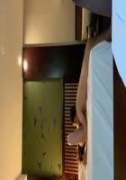 舔一下她的小穴就立即变成荡妇