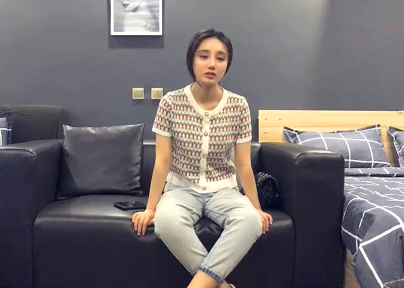 长相甜美高颜值妹子，穿上黑丝高跟鞋骑乘站立后人猛操国产原创-长相甜美高颜值妹子，穿上黑丝高跟鞋骑乘站立后人猛操