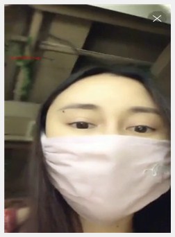 大胆美女主播潜入洗浴中心直播还偷拍了一些美女更衣视频给狼友分享