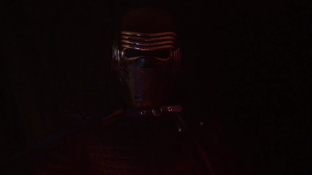 Kylo Ren写道：；“改变你的态度”；，然后猛拉他的鸡巴