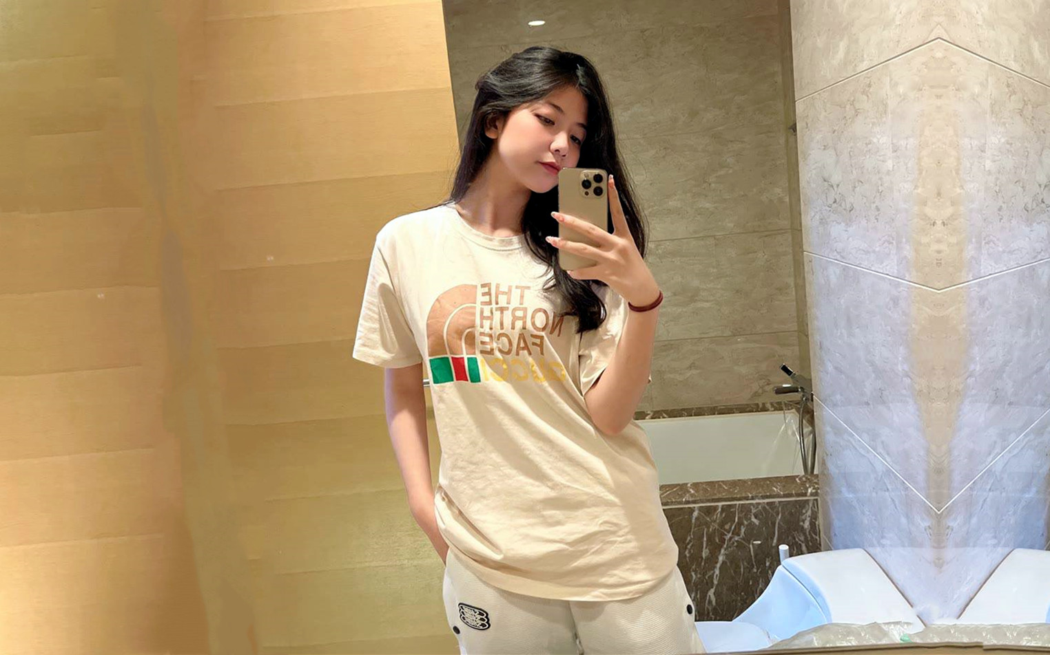 网红反差白虎女神yuri与猛男激情啪啪呻吟刺激