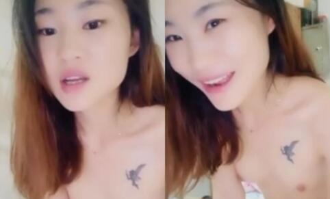 身材苗條的年輕妹子和紋身小哥哥在家裏啪啪大秀 口交 後入 女上位各種姿勢操逼大秀 非常精彩