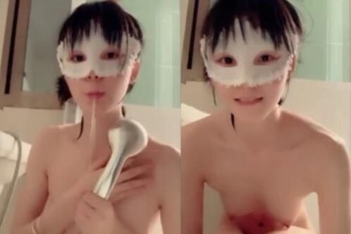 身材高挑苗條年輕嫩妹收費直播大秀洗澡自慰和炮友啪啪活多誘人