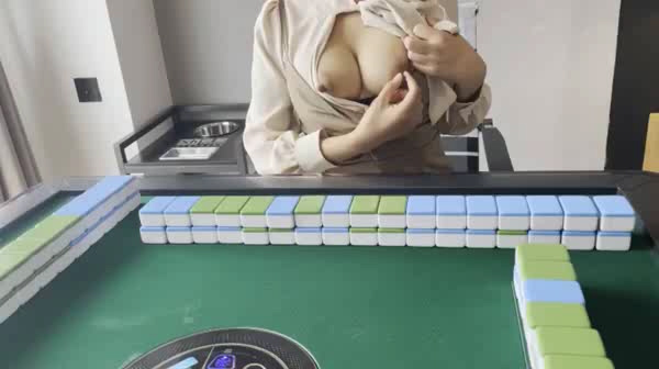 肉偿现场麻将输光只好押上自己了